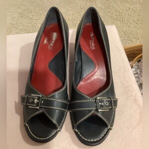 AEROSOLES NAVY BLUE 9-1/2M low heeled shoes